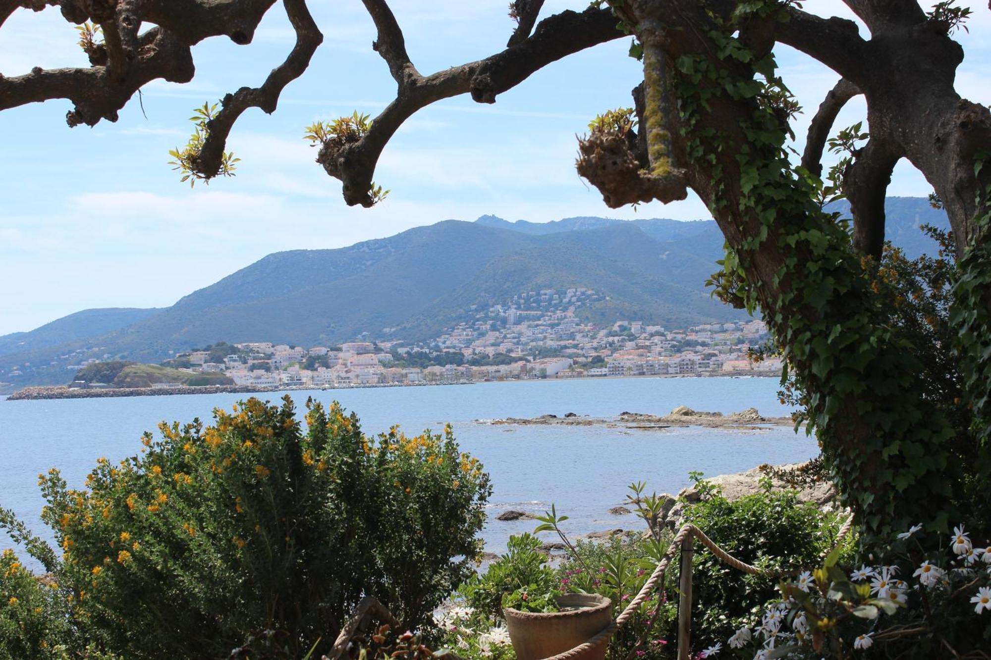 Stunning Sea Views From Luxury 4 Bed Apartment Close To Beach At Cap Ras Llança Eksteriør bilde